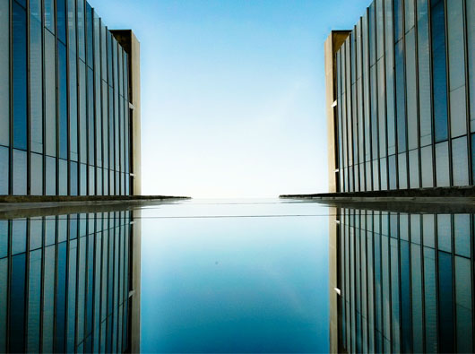 热烈祝贺蓝狮在线签约大族激光科技产业集团官网